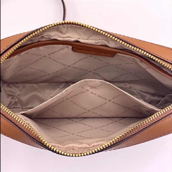 Michael Kors EW Crossbody Vanilla - Picture 6 of 11